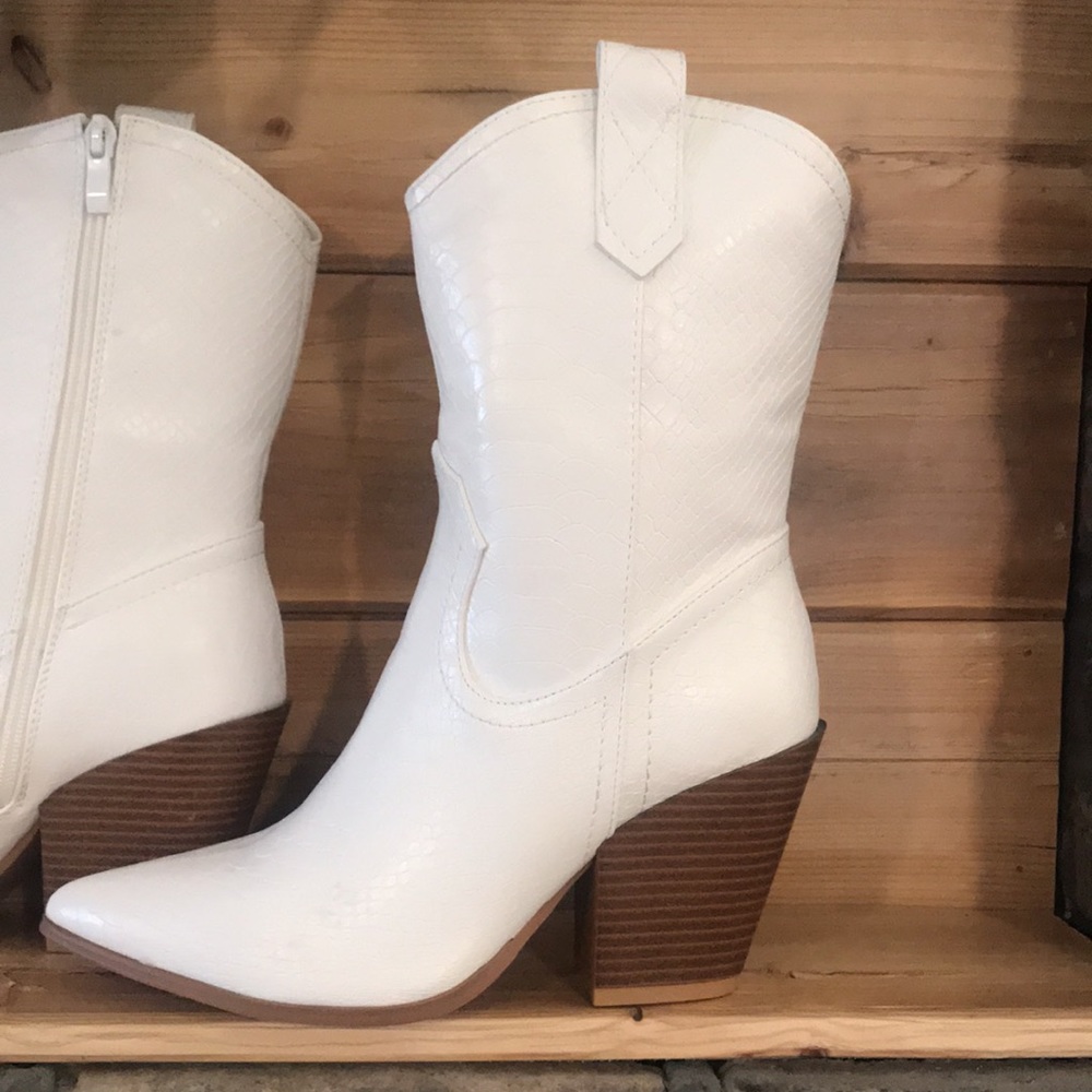 Mata Cosmic “Slayer” Cowgirl Boots White Embossed Snake Mid Calf 7 - Picture 8 of 16